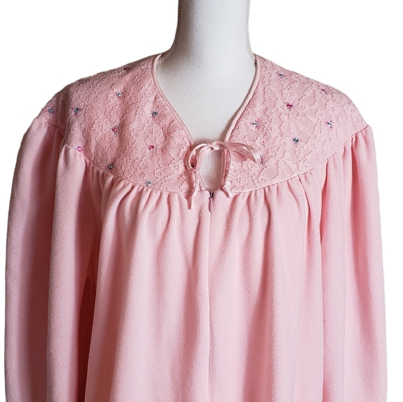 Vintage Vanity Fair Pink Fleece Robe Sz Medium ? Floral Lace Bell Sleeve Zip Up - Picture 2 of 15